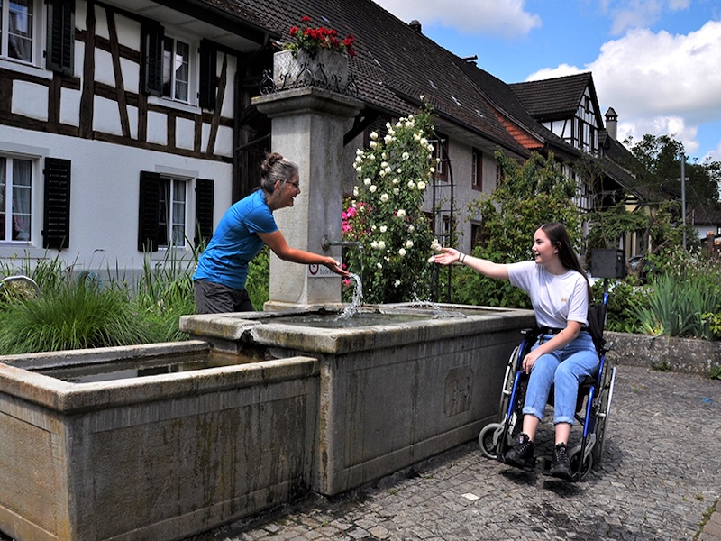 Mit dem Rollstuhl unterwegs: von Eglisau nach Tösseg